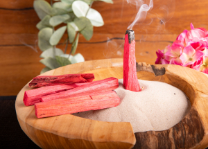 Räucherwerk Palo Santo Holzstäbe mit Drachenblut, Produktbild 1