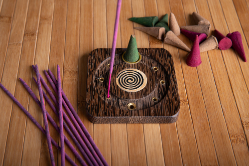 Räucherstäbchen- und Räucherkegelhalter „Spirale braun“, Produktbild 2