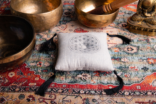 Klangschalenkissen mit Quasten, Hellgrau, Produktbild 2