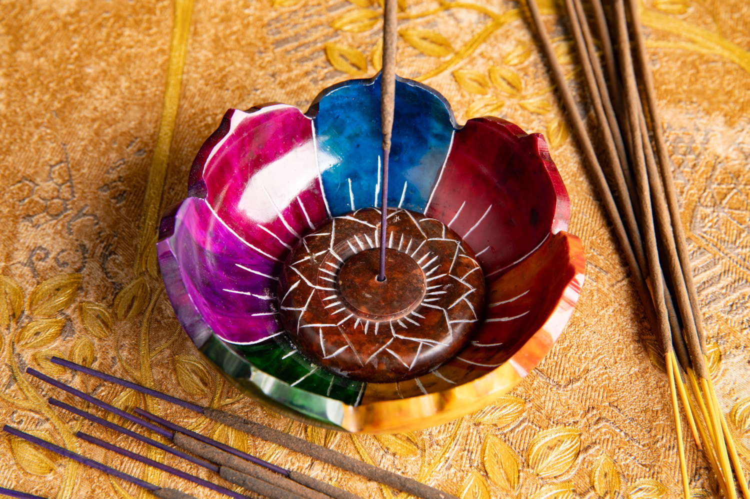 Räucherstäbchenhalter „Lebensfroher Lotus”, Produktbild 2